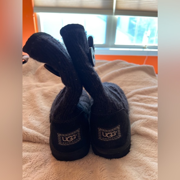 Knitted Uggs - Picture 3 of 3